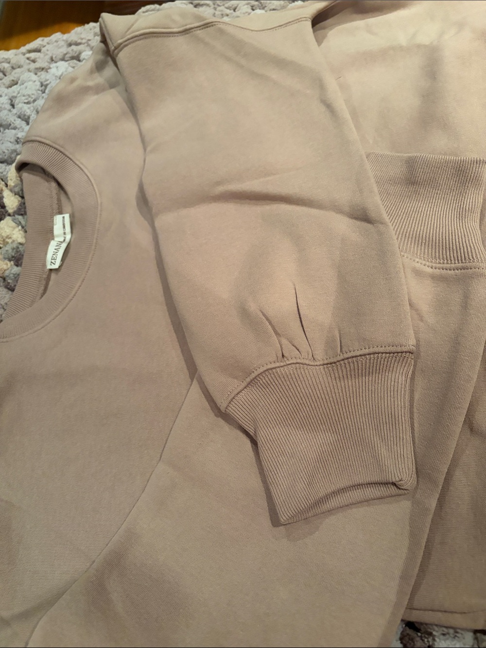 Zenana/women’s NWOT Cocoa Boyfriend Crewneck Top Size S - Picture 3 of 8
